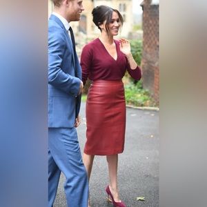 Banana Republic size 8 leather skirt.